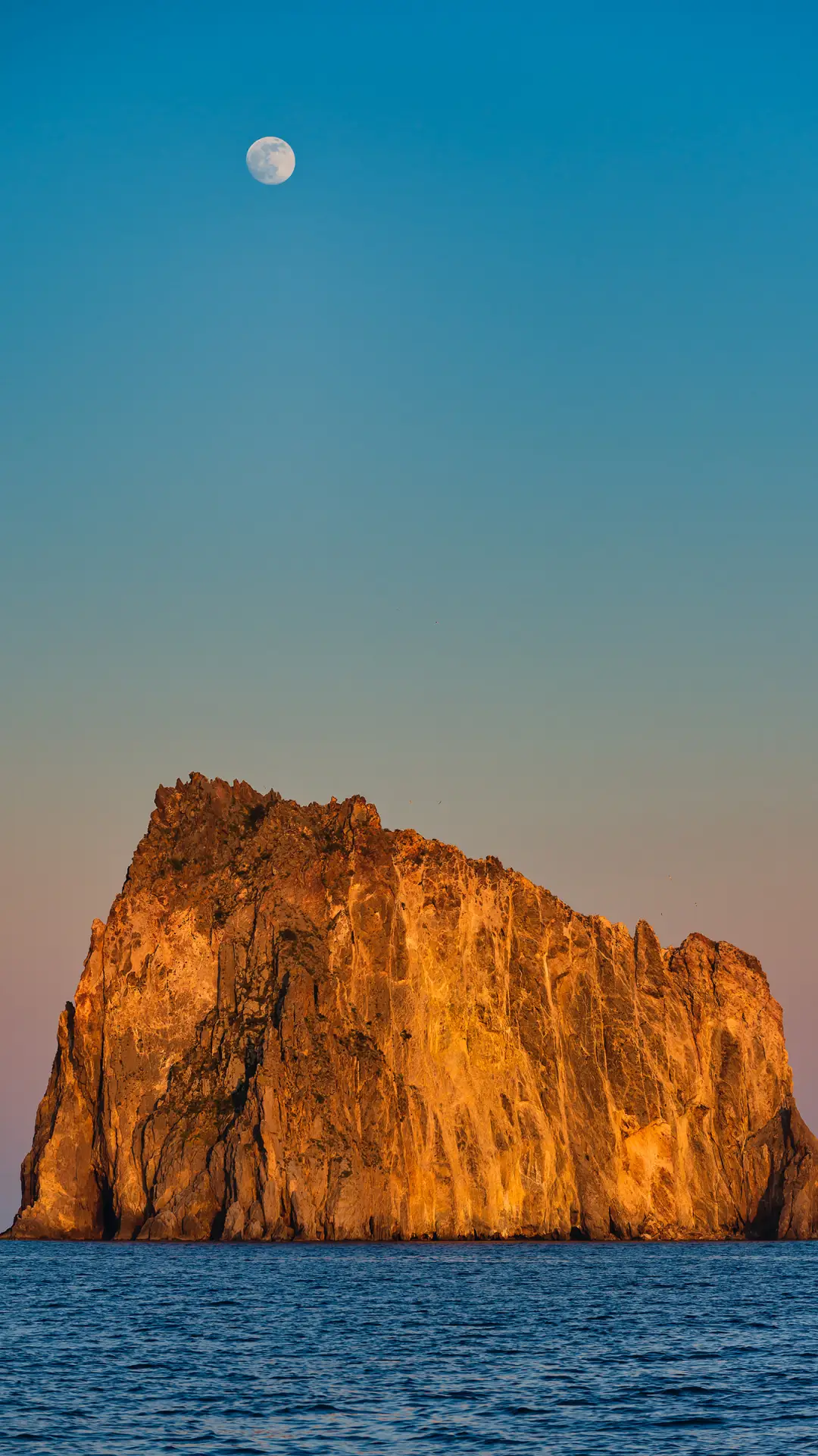 月亮之上-锐景创意