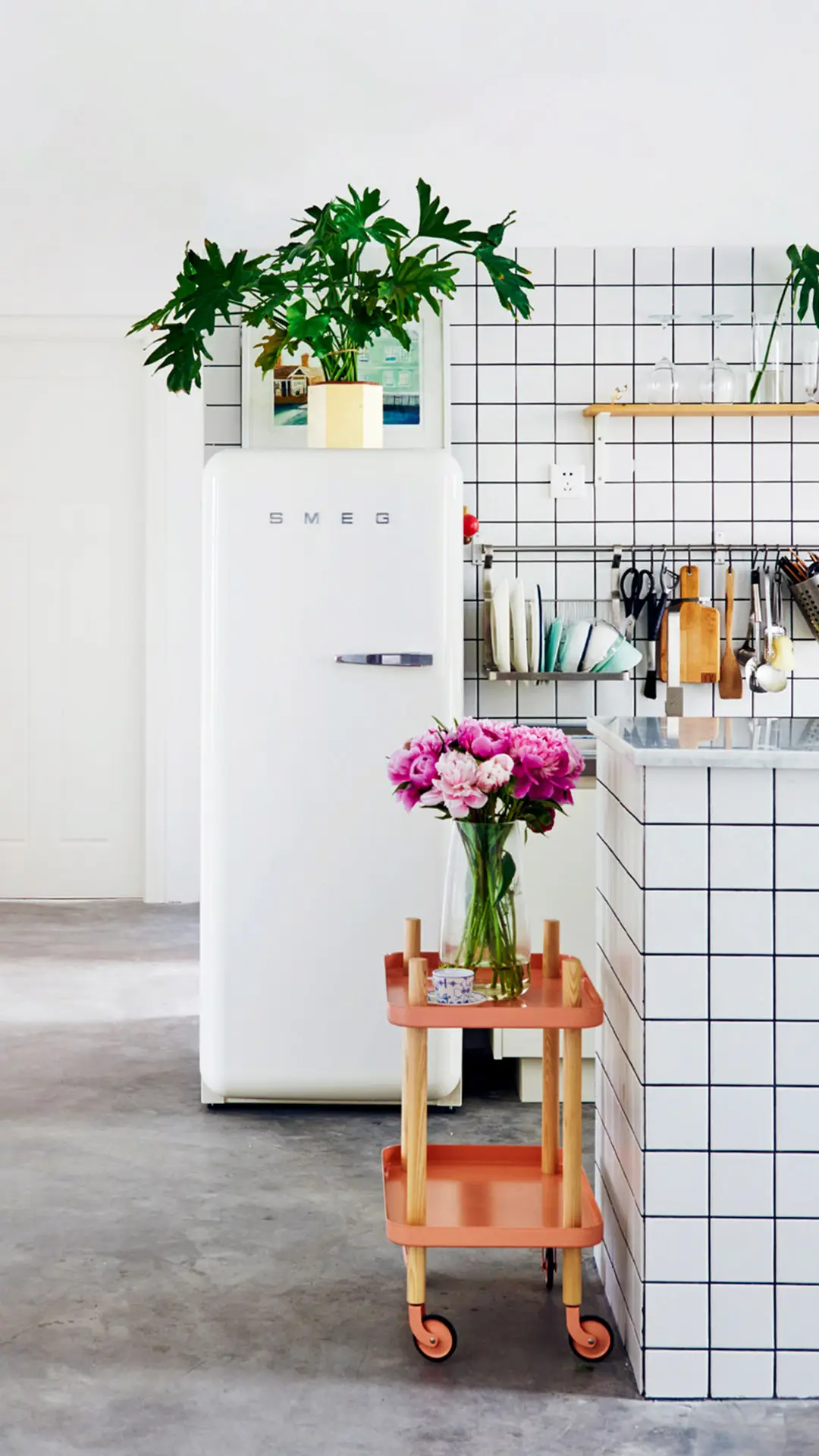 画挂在墙 居于画中